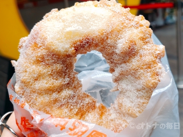 台湾　ドーナツ　脆皮鮮奶甜甜圈　台北駅　晴光市場