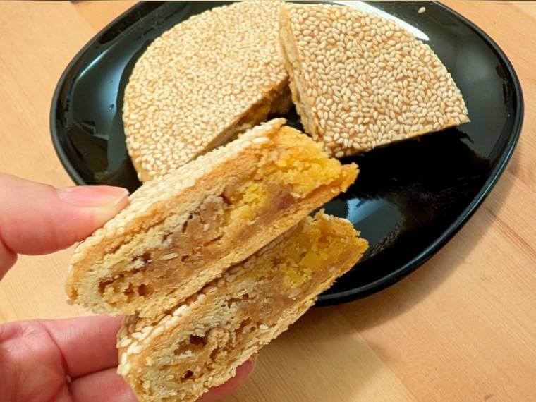 美美台湾　新建成餅店　淡水　芝麻蛋黃