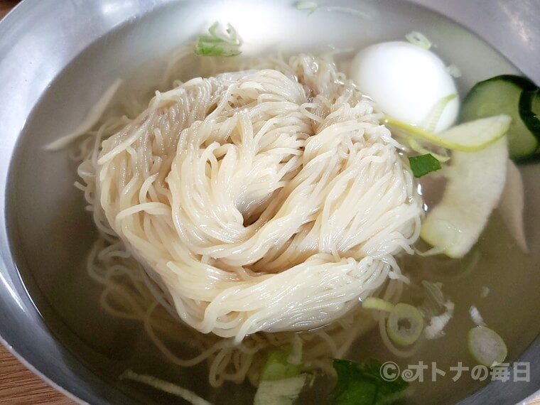 旅グルメ　真味平壌冷麺　　肉鍋　冷麺