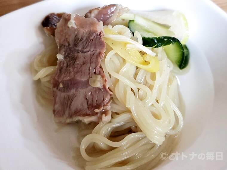 旅グルメ　真味平壌冷麺　　肉鍋　冷麺
