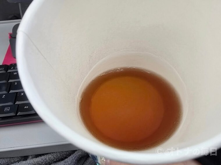 旅のよもやま話　エバー航空　機内食　烏龍茶