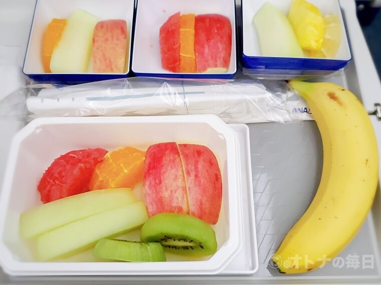 旅のよもやま話　ANA　機内食　バナナ