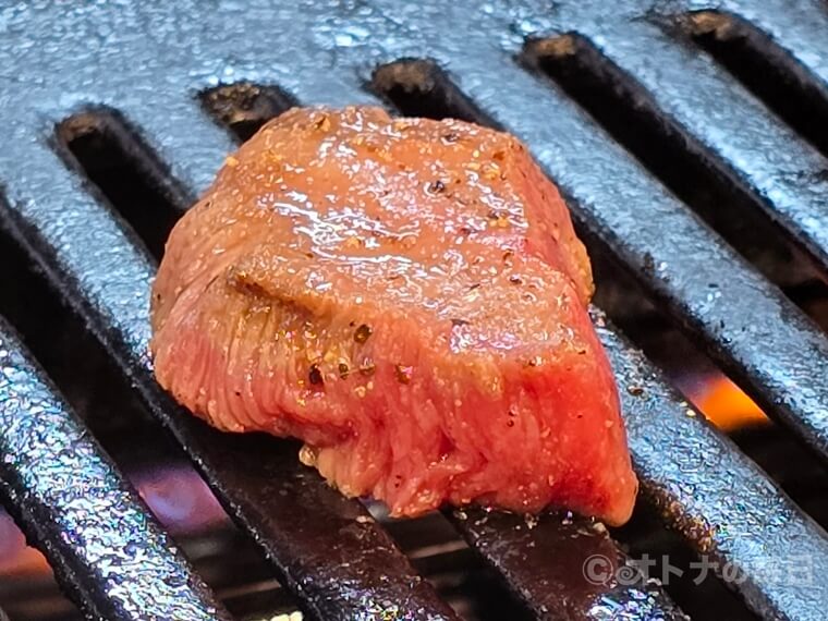 神田　焼肉やっちゃん　上タン塩　上ハラミ　カウンター席