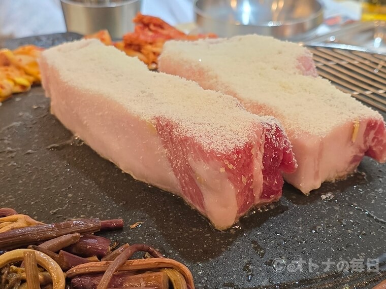 韓国グルメ　月火食堂　ミナリサムギョプサル　蜜蝋　熟成肉