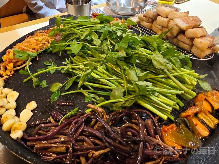 韓国グルメ　月火食堂　ミナリサムギョプサル　蜜蝋　熟成肉