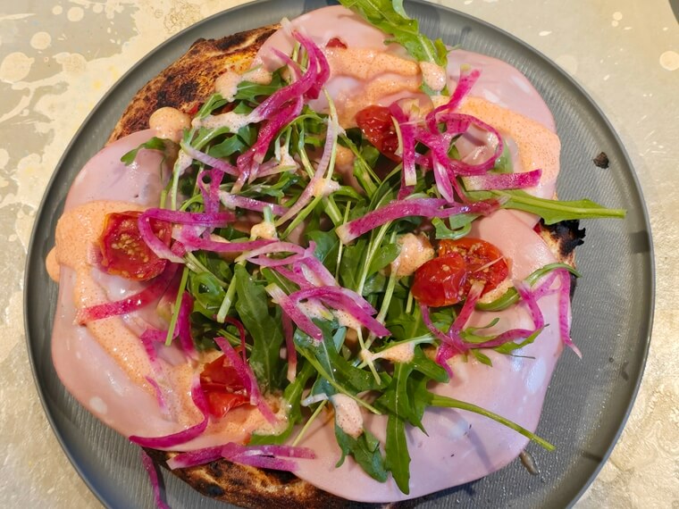 神楽坂　ピザ　400℃　中田英寿　予約