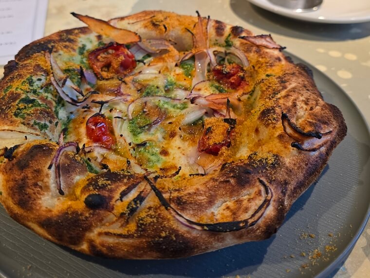 神楽坂　ピザ　400℃　中田英寿　予約