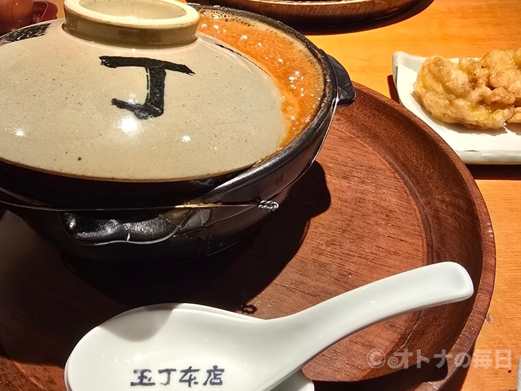 東京グルメ 玉丁本店 味噌煮込みうどん 手羽先唐揚げ