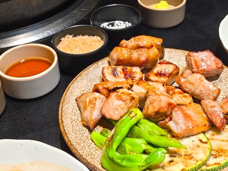 韓国グルメ　麻浦　熟成サムギョプサル　コドシク