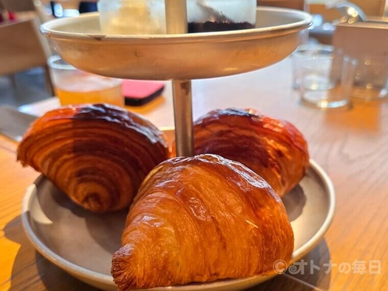 今日のランチ 麻布台ヒルズ ラシーヌ リースサラダ
