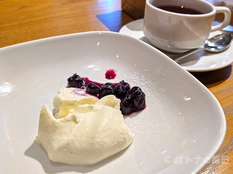  麻布台ヒルズ ラシーヌ リースサラダ クロワッサン