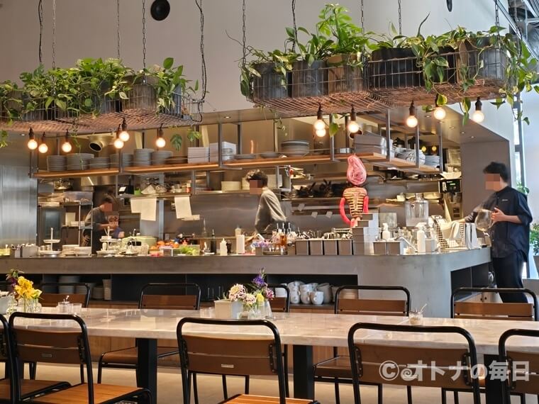 今日のランチ 麻布台ヒルズ ラシーヌ リースサラダ