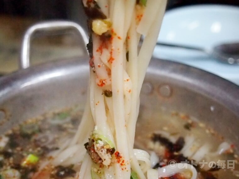 韓国グルメ サランバンカルグクス 鶏の水炊き 定食 うどん