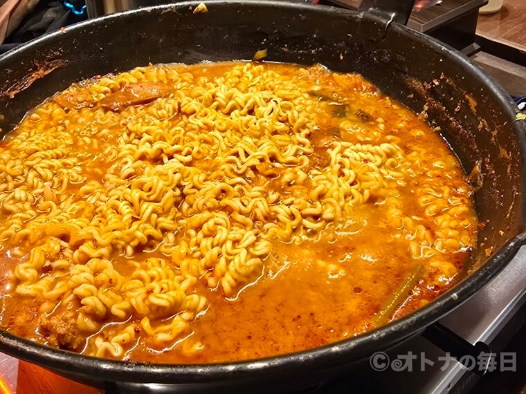 韓国グルメ ナムサント 南山ト IKKO プデチゲ 部隊鍋