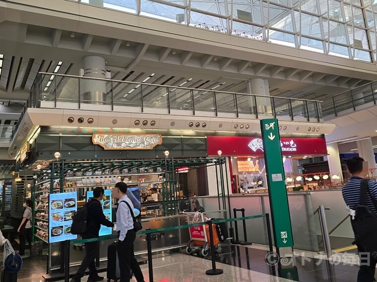 旅のよもやま話 空港 深夜便 早朝便 香港国際空港