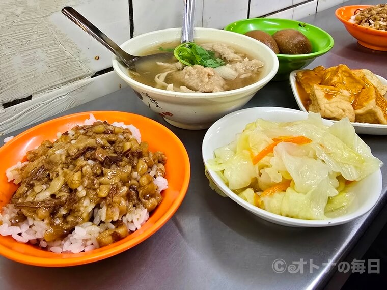 絶品グルメ　基隆夜市　天一香　魯肉飯