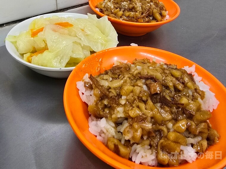 絶品グルメ　基隆廟口夜市　天一香　魯肉飯