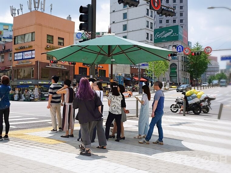 旅のよもやま話　韓国　日除け　グリーンパラソル　ミスト