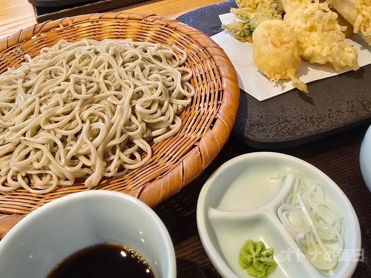 【今日のランチ、なに食べる?】六義園のお隣にある老舗そば店で美味しい天せいろを!