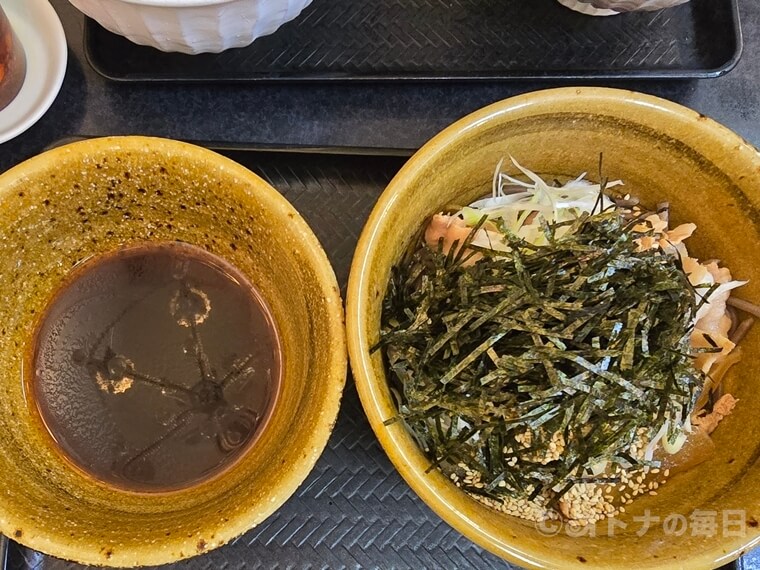 今日のランチ　新橋　なぜ蕎麦にラー油を入れるのか。　店舗
